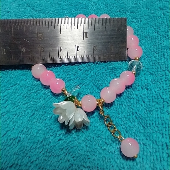 Goldtone pink clear beaded white flowers floral stretch bracelet - Picture 3 of 3